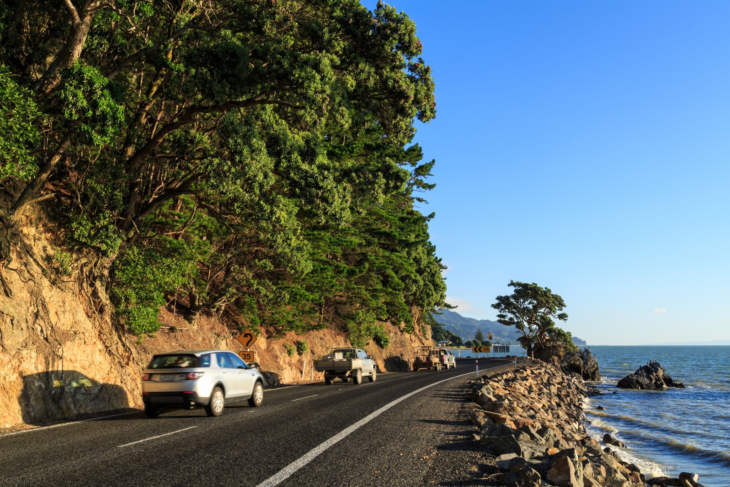 419f5ed754f5f5a1255d32607585eb2e73650275-min Car driving on road